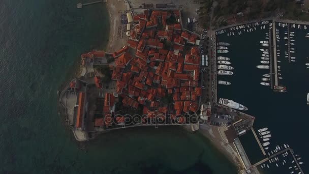 Η παλιά πόλη της Budva, σκοποβολή με αέρα drone. Μαυροβούνιο — Αρχείο Βίντεο