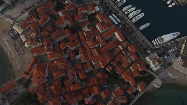 A Cidade Velha de Budva, atirando com drone aéreo. Montenegro — Vídeo de Stock