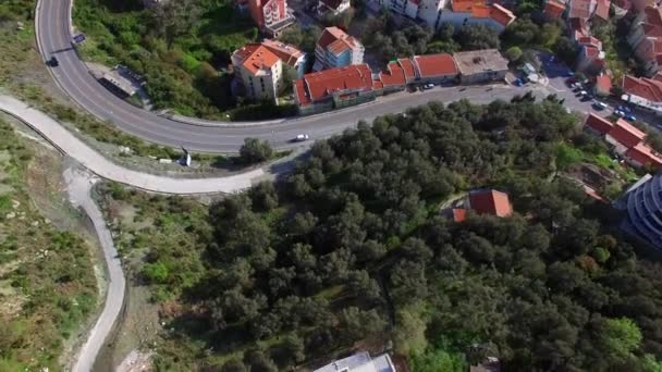 Asentamiento Rafailovici, Budva Riviera, Montenegro. La costa de — Vídeo de stock