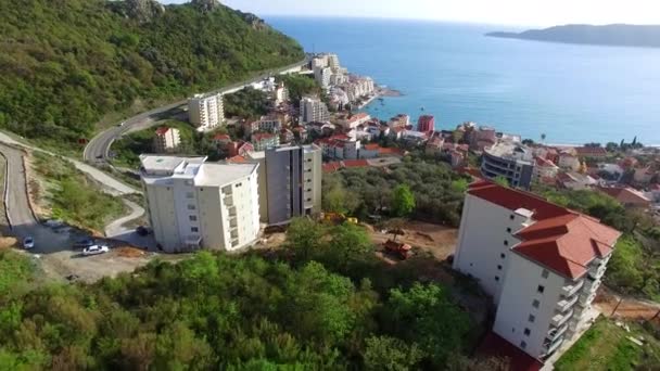 Siedlung rafailovici, budva riviera, montenegro. die Küste von — Stockvideo