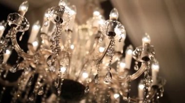 Avize daire. Ceili üzerinde güzel bir avize