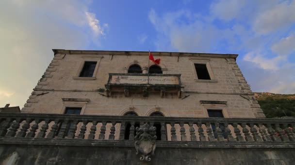 Múzeum épület Perast, a Kotori-öböl, Montenegro. — Stock videók