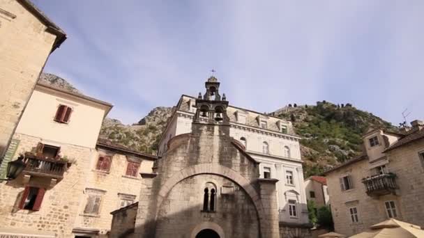Η παλιά πόλη του Κότορ. Στους δρόμους της πόλης στο Μαυροβούνιο — Αρχείο Βίντεο