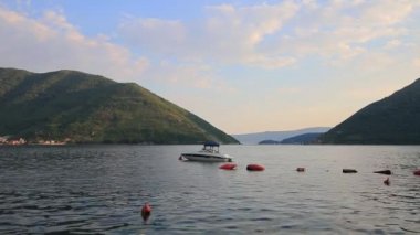Kotor Körfezi bota. Karadağ, Adriyatik su