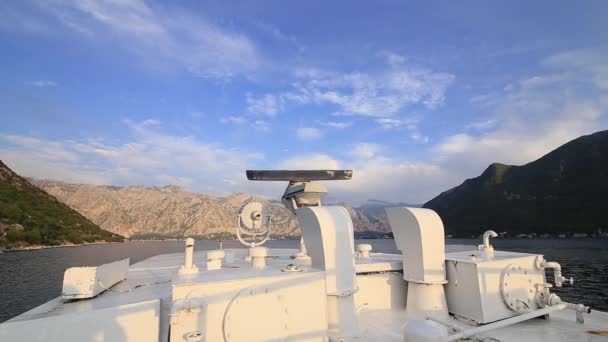 De radar op de boot. Het navigatiesysteem van de schepen. Baai van Kotor, — Stockvideo