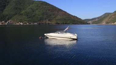Kotor Körfezi bota. Karadağ, Adriyatik su