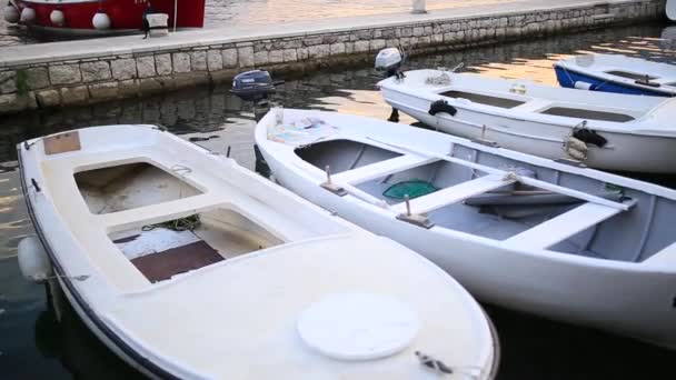 Eski şehir, Perast Kotor Koyu'ndaki, Karadağ kıyısında. İnci — Stok video