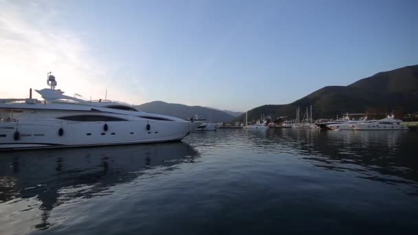 Yacht porto montenegro. Elitegebiet von tivat in Montenegro — Stockvideo