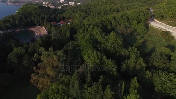 Το πάρκο Milocer, βίλα, παραλία βασίλισσα. Κοντά του νησί του Sveti Stefan — Αρχείο Βίντεο