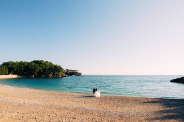 Gelin ve damat Kraliçe Milocer plaj