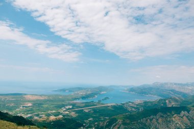 Lovcen Tivat dağ manzarası. Tivat Havaalanı. Lustica Penins