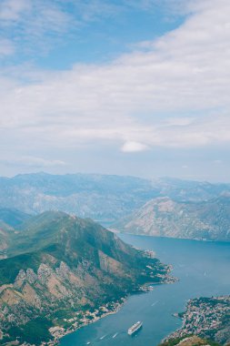 Kotor Körfezi tepelerden. Mount Lovcen için bay göster