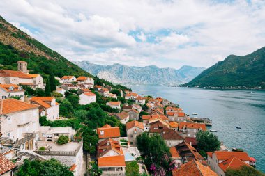 Perast görünümünden kule. Yükseklikten cha fotoğrafları