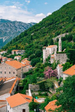 Perast görünümünden kule. Yükseklikten cha fotoğrafları