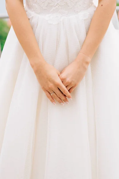 Manos de novia. Boda en Montenegro — Foto de Stock