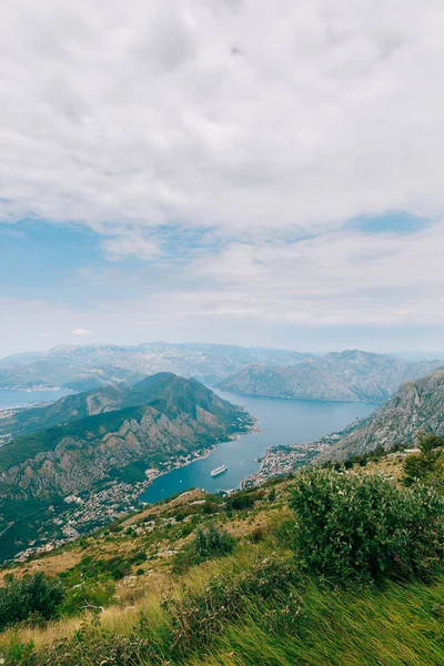 湾的科托尔从高地。查看从装载 Lovcen 到海湾 — 图库照片