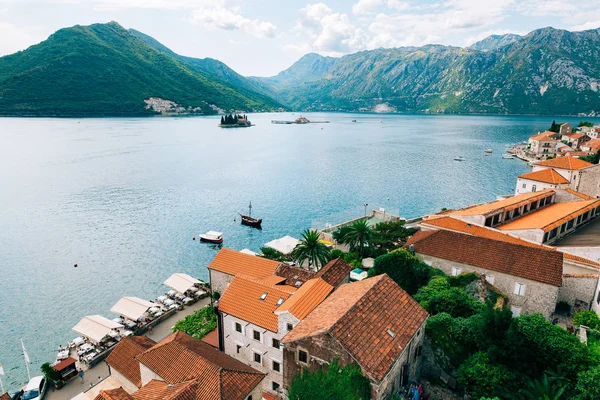 La isla de Gospa od Skrpjela, Kotor Bay, Montenegro . —  Fotos de Stock