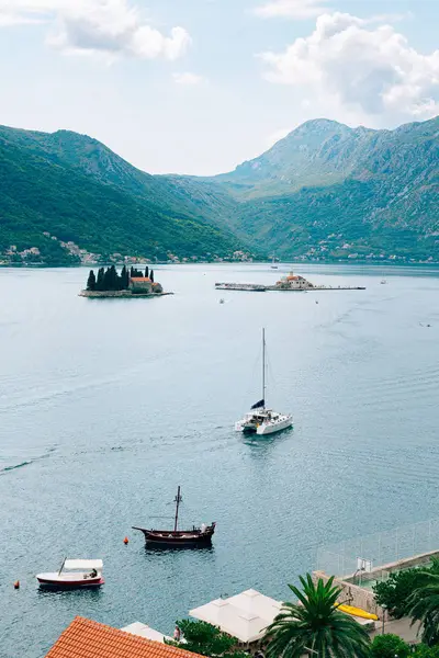 A ilha de Gospa od Skrpjela, Kotor Bay, Montenegro . — Fotografia de Stock