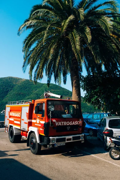 Perast 的建筑的消防员。消防部门 — 图库照片