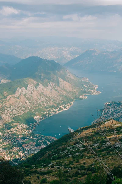 湾的科托尔从高地。查看从装载 Lovcen 到海湾 — 图库照片