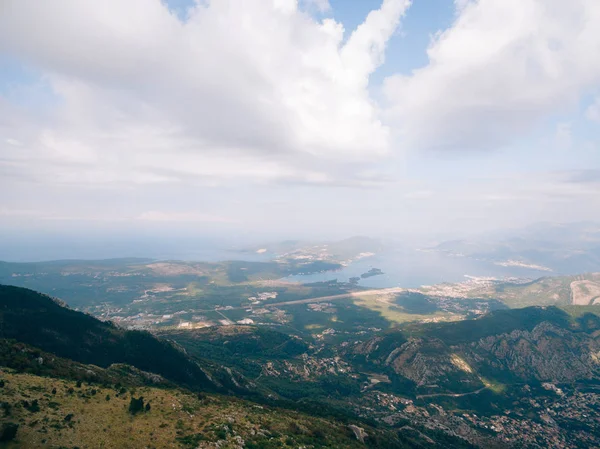Lovcen Tivat dağ manzarası. Tivat Havaalanı. Lustica Penins