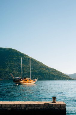 Ahşap yelkenli gemi. Karadağ, Kotor Körfezi