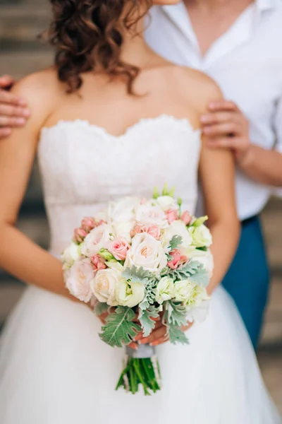 Wedding bridal bouquet of Lisianthus and Cineraria silver in the — Stock Photo, Image