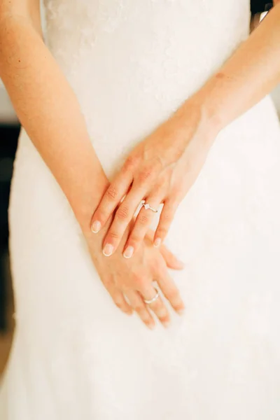 Mãos de noiva. Casamento em Montenegro — Fotografia de Stock