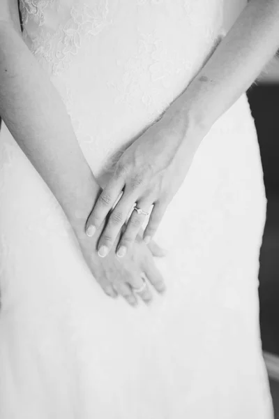 花嫁の手。モンテネグロでの結婚式 — ストック写真