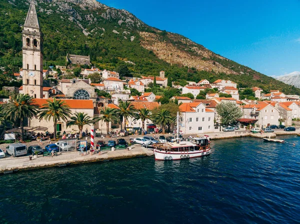 A régi város Perast a parton a Kotori-öböl, Montenegró. Th — Stock Fotó