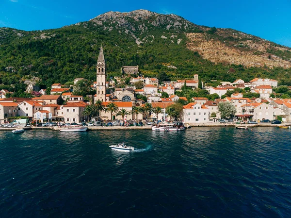 A régi város Perast a parton a Kotori-öböl, Montenegró. Th — Stock Fotó