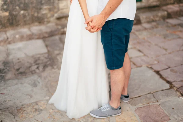 The newlyweds hold hands. Couple holding hands. Wedding in Monte — Stock Photo, Image