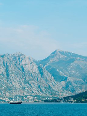 Yatlar, tekneler, gemiler Kotor Körfezi