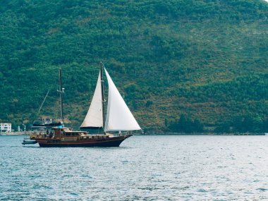 Ahşap yelkenli gemi. Karadağ, Kotor Körfezi