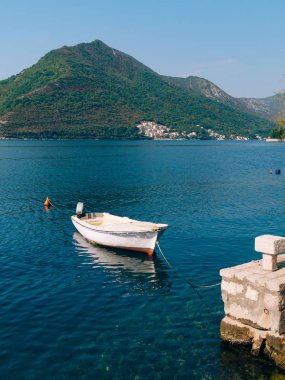 Gemi ve tekneler Kotor Körfezi