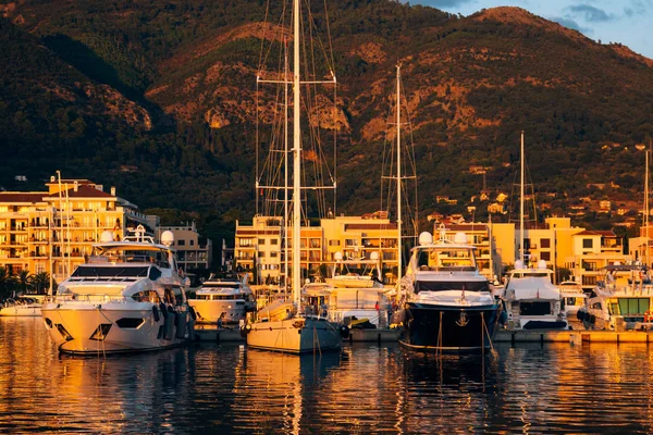 Porto Karadağ yat. Tivat elit alanı