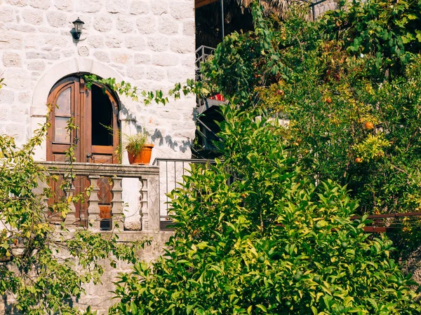 Die alte stadt von perast am ufer der kotor bucht, montenegro. th — Stockfoto