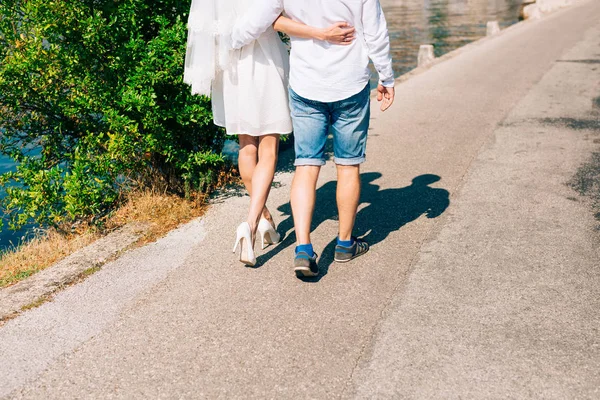 The shadow of the couple on the floor. Silhouette of the shadow — Stock Photo, Image