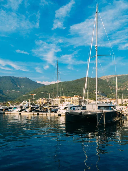 Jacht Porto Montenegro. Elitarnej dzielnicy miasta Tivat — Zdjęcie stockowe