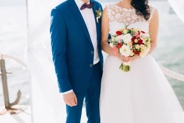 Mariage bouquet de roses, chrysanthèmes, Eucalyptus bébé — Photo