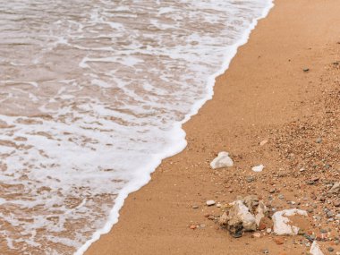 Sandy beach ve dalgalar, yakın çekim. Kum ve su doku. PICT