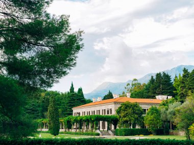 Güzel romantik açık görünümü ile eski lüks Villa Milocer Ho