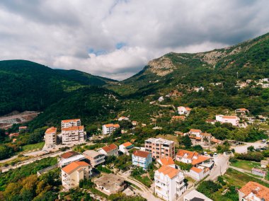 Budva, Podmayne Soka çok öykülü bir binanın İnşaat