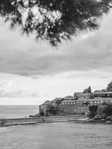 Eiland van Sveti Stefan, Montenegro, zwart-wit foto. Montenegro, de A — Stockfoto