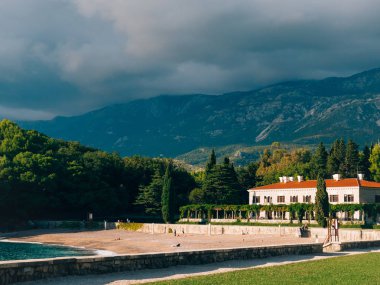 Güzel romantik açık görünümü ile eski lüks Villa Milocer Ho