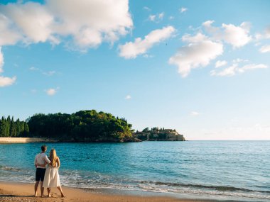Gelin ve damat Kraliçe Milocer plaj