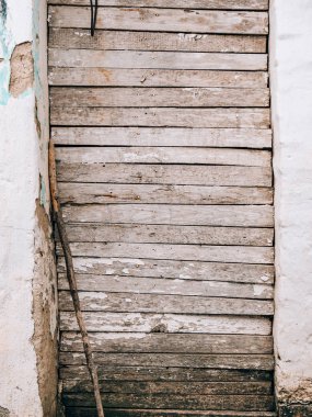 Eski beyaz kapılar. Ahşap doku