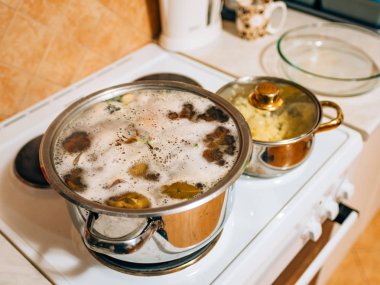 Mavi yengeç tavada pişirilir