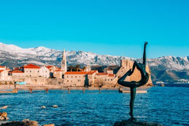 Heykel dansçı, Budva, Karadağ için balerin