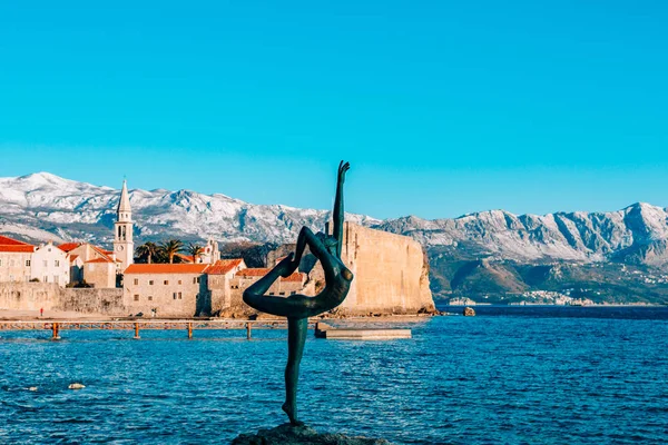 A szobor táncos, balerina, Budva, Montenegro — Stock Fotó